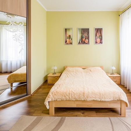 Rynok Square 5 Зі Світлом! Apartment Lviv Bagian luar foto