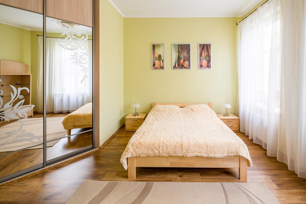 Rynok Square 5 Зі Світлом! Apartment Lviv Bagian luar foto